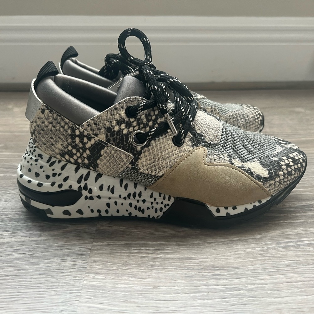 Steve Madden Cliff Animal Sneakers, Woman’s size 6